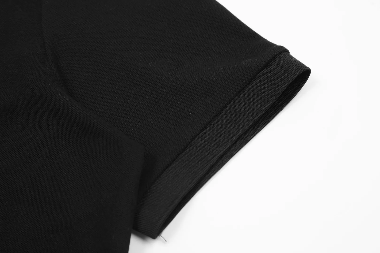 🅿️152 "Top quality" Style number: DS001# (not off the shelves all year round) [Ralph Lauren classic pony embroidered lapel POLO short sleeves] ✅Ralph Lauren Ralph Lauren classic basic versatile POLO short sleeves ✅Main supply platform live broadcast Wholesale entities will be replenished when out of stock Not removed from the shelves ✅ZP quality 1:1 version Scan the code to enter the GF website Z cabinet quality ✅Detailed quality The only one in Guangzhou Imported pique fabrics Mainly high-end, cost-effective and good quality. Needless to say, the version is restored to the original version. The maximum size can be worn up to 210 pounds. Loose, comfortable and stress-free. ✅Wear for work and life. Suitable for various occasions. A must-have recommendation for couples. Size: